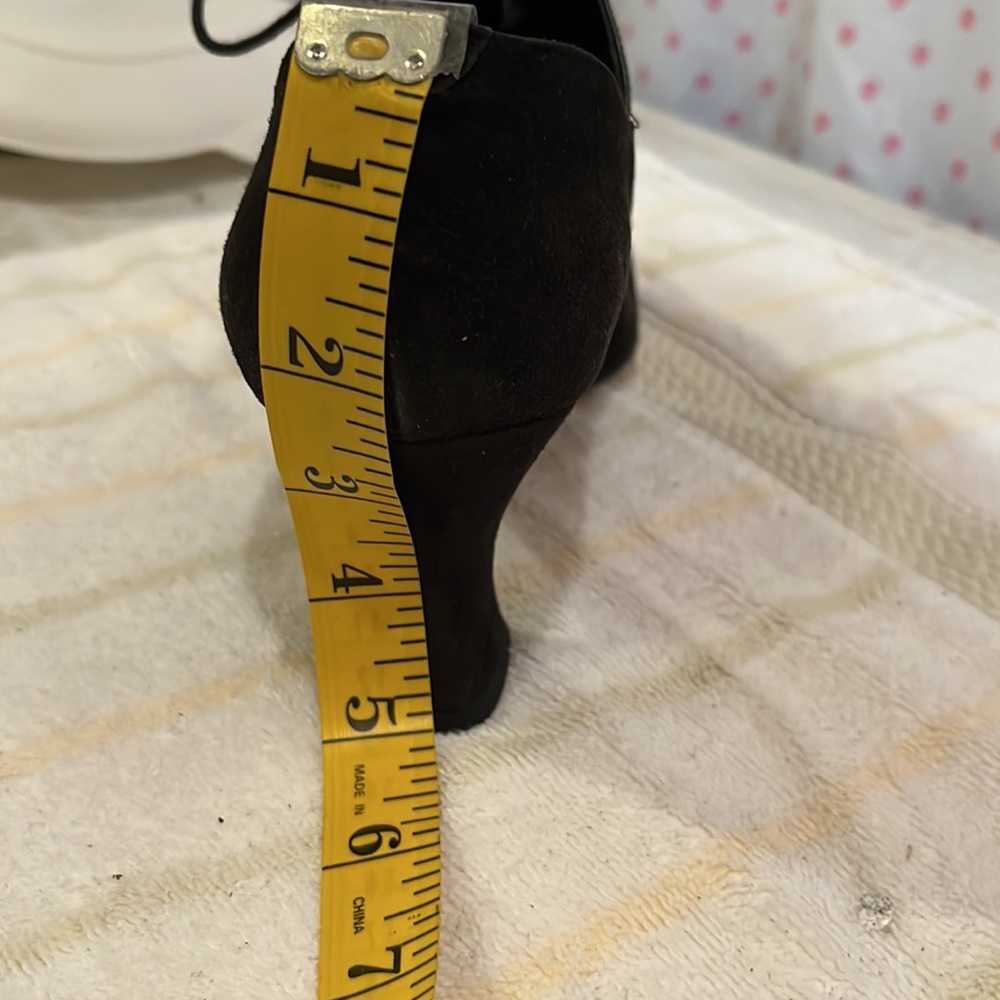 Anne Klein Tie Heel shoe 8 1/2 - Picture 4 of 4